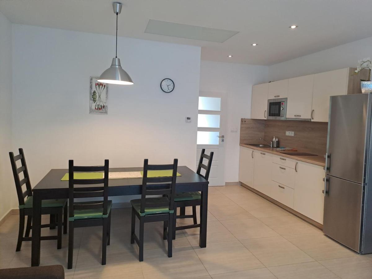 חלוהובץ Apartmany U Zamecku מראה חיצוני תמונה